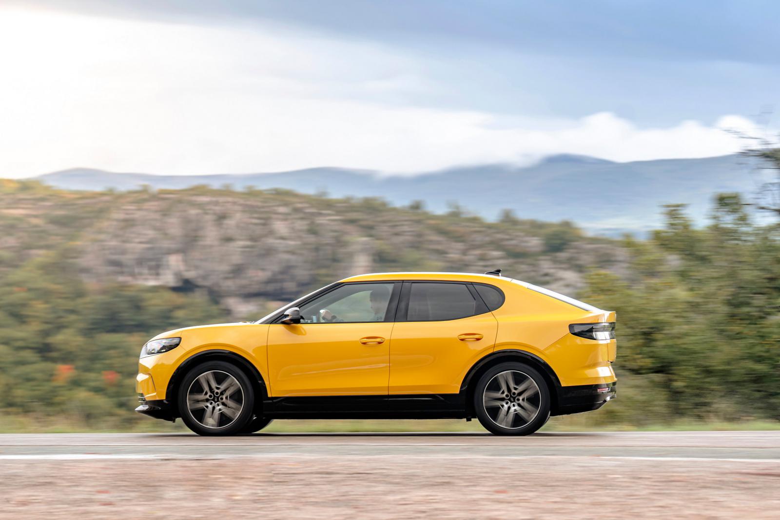 Ελλάδα: Εμφάνιση... έκπληξη για το Ford Capri στην έκθεση ΤΑΧΙ Show 2025